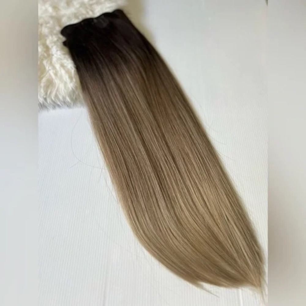 Human hair Blend Dirty Blonde Ombre Straight hair Clip in Extensions - Picture 5 of 5